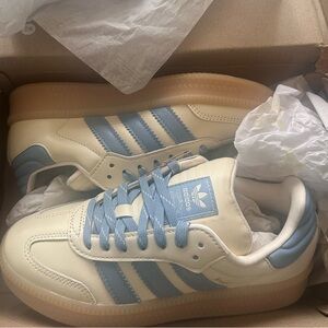 Brand new in box never worn Samba size 5.5.